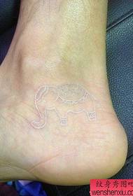 modèle de tatouage de beaux éléphants blancs