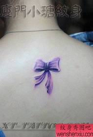 meitene muguras krāsas priekšgala tetovējuma raksts
