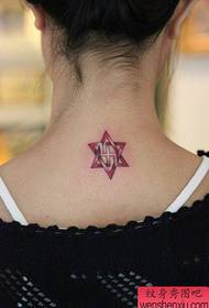 gyönyörű háttérszín hatszögű csillag tetoválás mintával