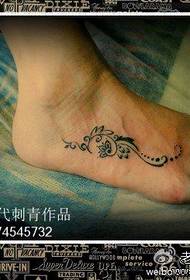 pēdas mazs un skaists totēma tetovējuma raksts