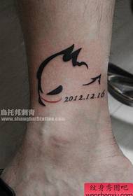 Legs séiss GTI béis Kanéngchen Tattoo Muster