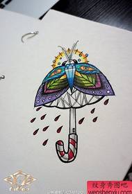 популярный классический образец татуировки зонтик моли