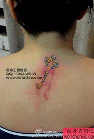 krāšņs skaistu krāsu taustiņu tetovējuma raksts
