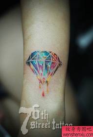 meisje arm kleine en prachtige ster diamant tattoo patroon