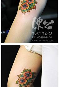 modello di tatuaggio fiore braccio piccolo e popolare ragazza