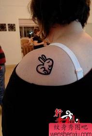 en söt flicka axel totem kärlek tatuering mönster