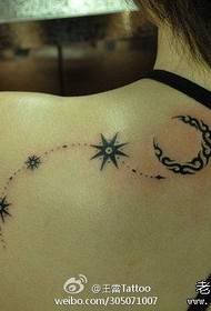 mergaitės pečių mažas ir populiarus totem mėnulio žvaigždės tatuiruotės modelis