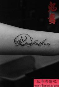 elefante de bebé pequeno e lindo con patrón de tatuaxe de letras