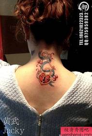 djevojački vrat mali i moderan ljubavni bravu s ključnim uzorkom tetovaže