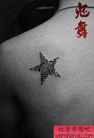 kişi çiyinləri məşhur Maori totem pentagram döymə nümunəsi