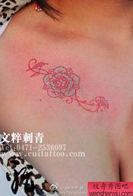Girls 'Small and Beautiful Vine Tattoo Patroon on the Chest
