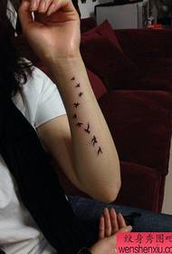 pequeno patrón de tatuaxe de aves moi popular