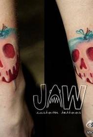 modello di tatuaggio ragazza braccio teschio mela lecca-lecca
