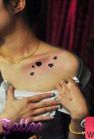 dívka klíční kost totem malá láska tetování vzor