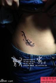djevojčic trbuh mali totem uzorak tetovaža feniks