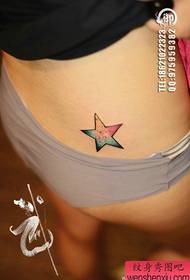 schoonheid taille kleine en prachtige gekleurde sterrenhemel vijfpuntige ster tattoo patroon