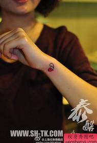 modello di tatuaggio di amore piccolo rotto braccio delle ragazze