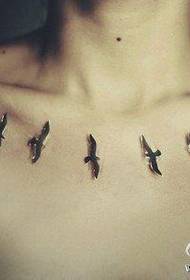 meisjes voorkant borst mode birdie tattoo patroon