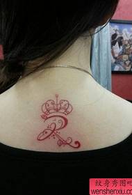 meitenes atpakaļ populārā Petite Crown Letter tetovējuma shēma
