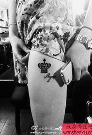 Mädchen Bein Mode Totem Krone Tattoo Muster