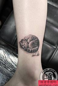 modèle mignon de tatouage de chat de filles