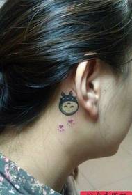 dívka ucho roztomilý malý totoro tetování vzor