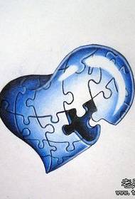 un popolare piccolo modello di tatuaggio d'amore puzzle