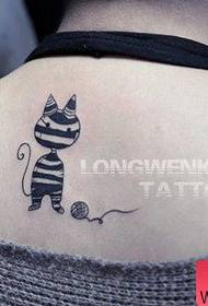 момиче гръб сладък класически модел татуировка на тотем котка