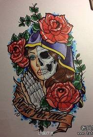 Modello di tatuaggio popolare metà bellezza mezzo cranio