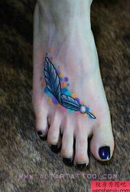 Musikana's Instep yakanaka color diki manhenga tattoo maitiro