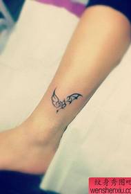 gambe di ragazze totem piccole ali e costellazioni Modello tatuaggio simbolo
