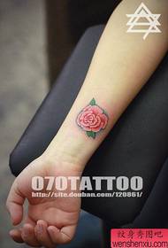 الگوی تاتو گل کوچک و زیبا بازوی زیبایی