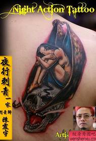 modello bellissimo tatuaggio classico bellezza angelo posteriore