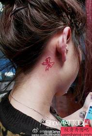 meisies oorkleur klein boog tattoo patroon
