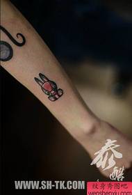 девојки симпатична малку зајаче тетоважа шема