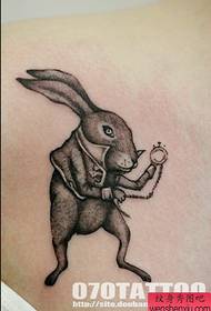 हर कोई व्यक्तिगत खरगोश टैटू की एक तस्वीर की सिफारिश करता है