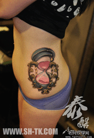 ແຖບສະແດງໃຫ້ເຫັນ Tattoo ແນະນໍາໃຫ້ມີຮູບແບບ tattoo ແອວຂອງແມ່ຍິງ