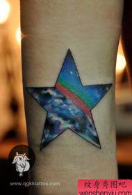 mergaičių rankos madingas populiarus žvaigždėtas penkiakampis žvaigždžių tatuiruotės modelis
