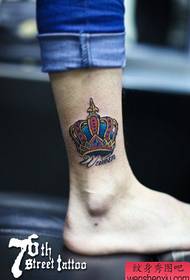 女孩腿美麗唯美皇冠紋身圖案