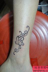 дівчинка нога тільки красиві татемний малюнок татуювання метелик