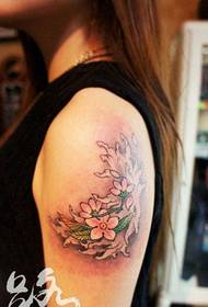 girl's arm popular small flower tattoo pattern
