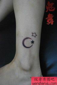 becerro de nena fermoso patrón de tatuaxe de estrelas de cinco puntas de lúa pequena