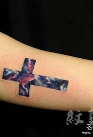 手臂内侧流行精美的十字架星空纹身图案