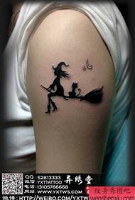 手臂可愛的流行女巫和貓紋身圖案