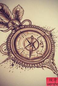 isang tanyag na tanyag na manuskritong tattoo ng compass