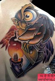 ບ່າຊາຍເປັນທີ່ນິຍົມໃນຮູບແບບ tattoo owl ຂອງເອີຣົບແລະອາເມລິກາ