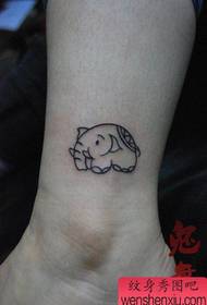 女孩的腿可愛的小象紋身圖案