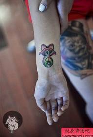 लड़की कलाई लोकप्रिय प्यारा बिल्ली का बच्चा टैटू पैटर्न
