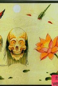 un mudellu classicu pupulare di craniu è manoscrittu di u tatuu di lotus