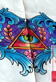 ένα όμορφο και όμορφο χειρογράφημα τατουάζ με αγάπη και μάτι